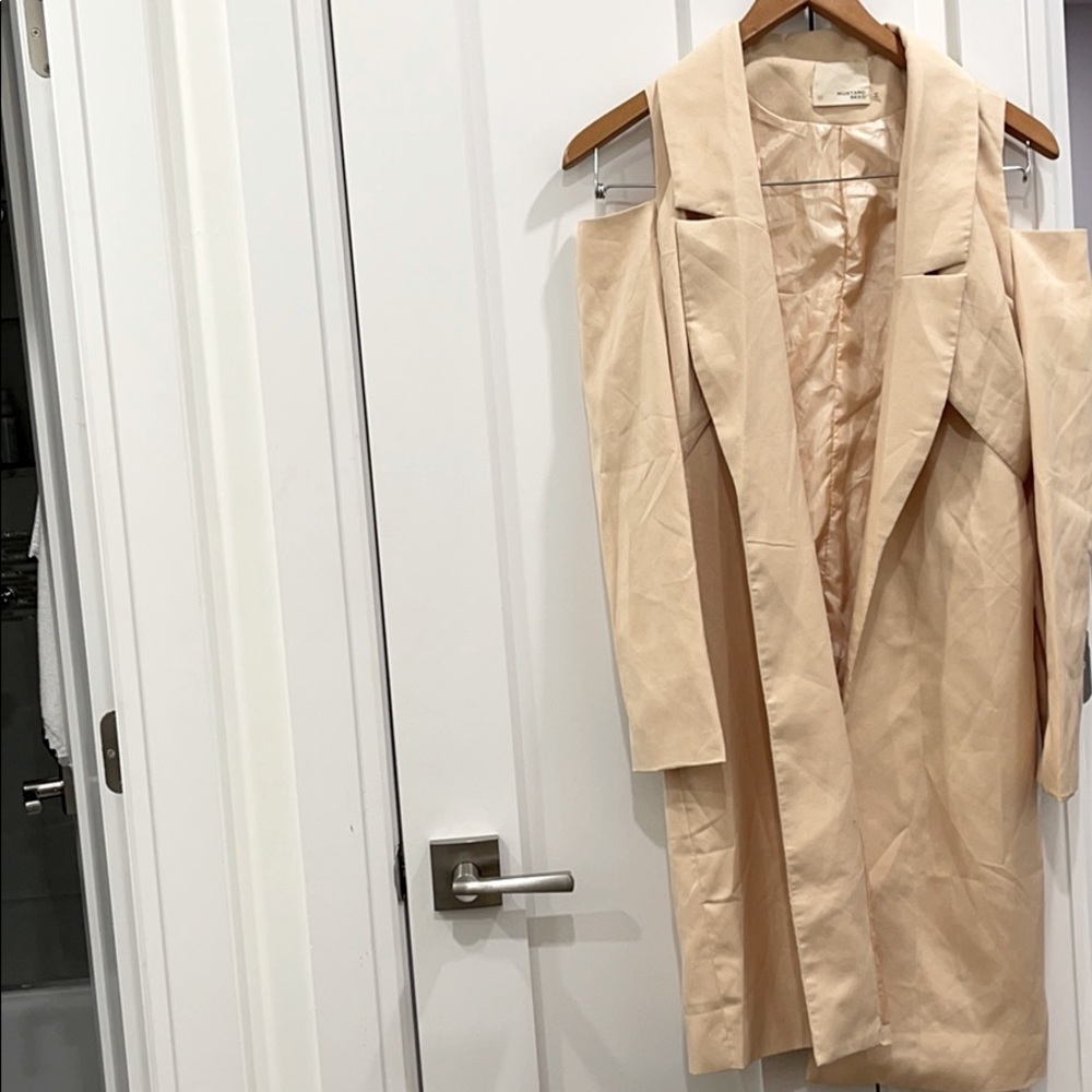 Beautiful nude coat ! 👼